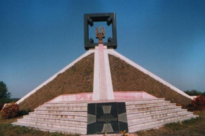 Пам'ятний знак в урочищі Гутвин