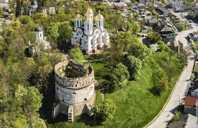 Маршрут замково-монастирський. Маєтками майже королів