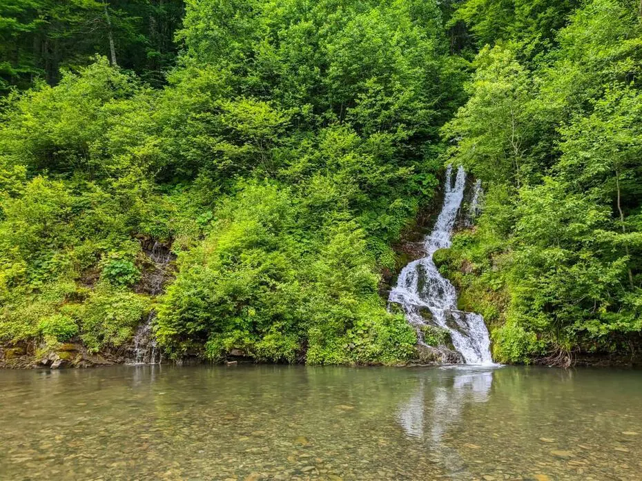 водоспад білий звір