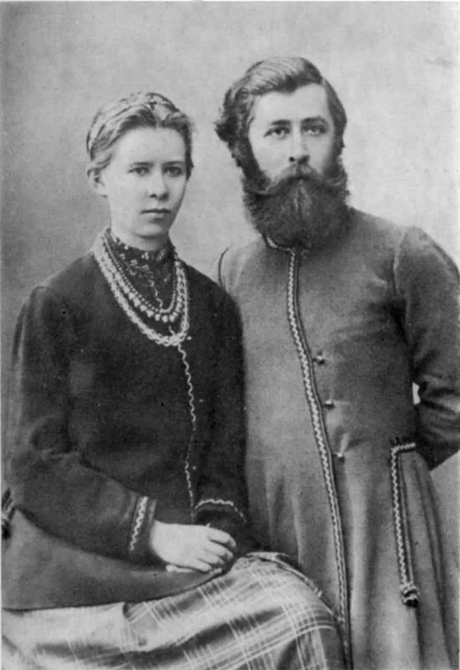 Скляні намисто на фотографії Лесі Українки