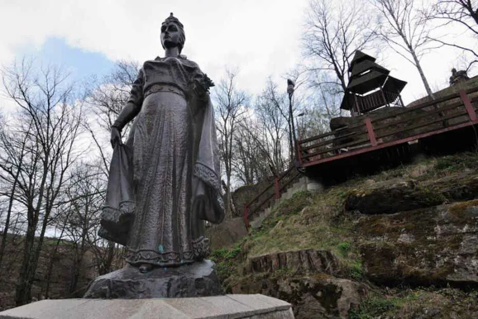 Коростень: Ольжині купальні та пам'ятник княгині Ользі